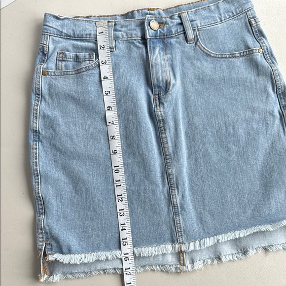 Lolë Light Wash Mini Denim Skirt Raw Hemline Stretchy - Picture 12 of 13